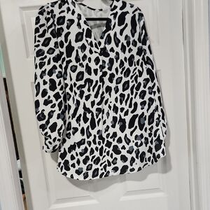 Stylish Black and White Leopard Print Women's Top Perfect Fall/winter